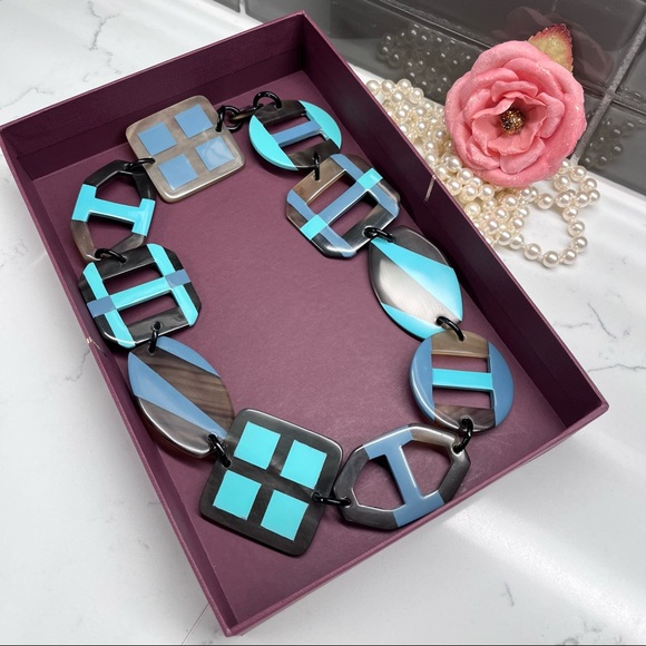 STATEMENT H GENUINE HORN CHAIN NECKLACE.